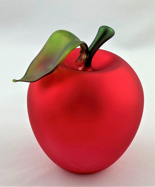 Roter Apfel mit Blatt