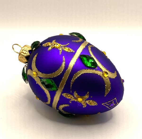 Ei-Form violett mit goldenem Dekor und grünen Schmucksteinen