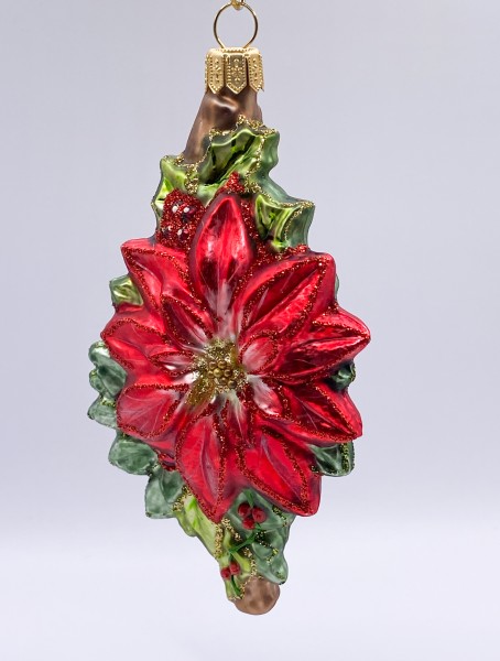 Weihnachtlicher Blumenstrauss mit Poinsettie