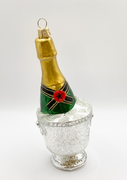 Champagner Flasche im Eiskühler