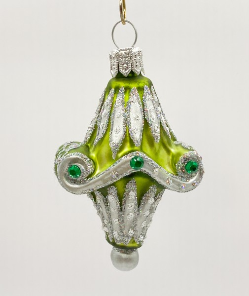 Grünes orientalisches Ornament mit Silberdekor