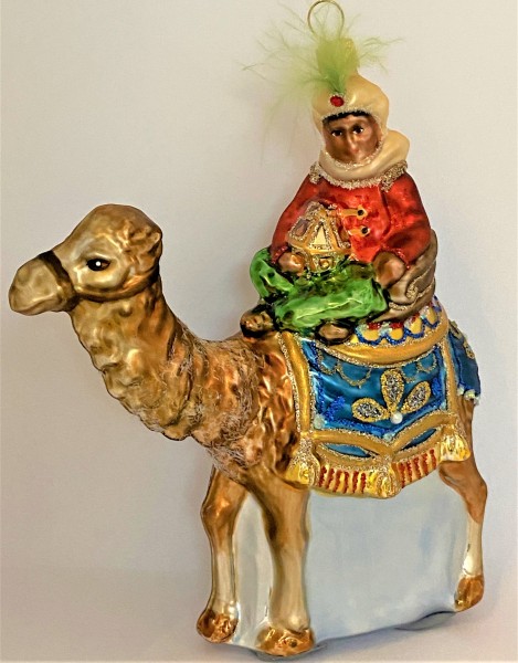 Heiliger König Melchior kommt mit dem Kamel
