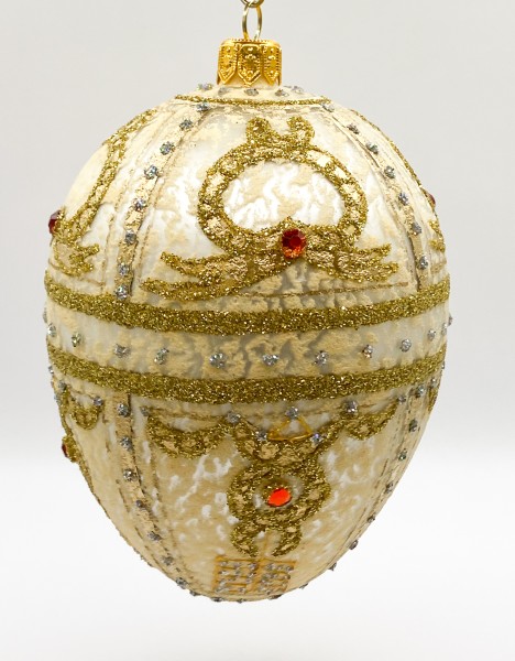 Gold cremefarbene Ei-Form im feinen Empirestil mit roten Schmucksteinen