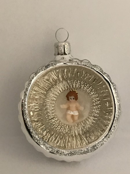 Silberne Blende mit Wachs-Jesuskind und silbernem leonischen Drahtgeflecht