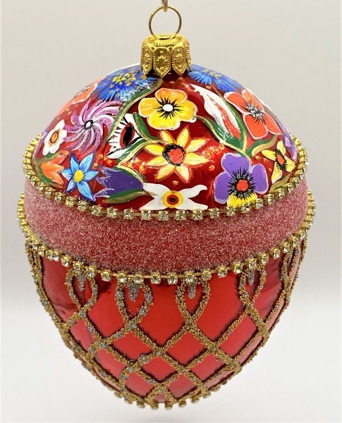 Rote Ei-Form im Barockstil mit hübschem Blumendekor