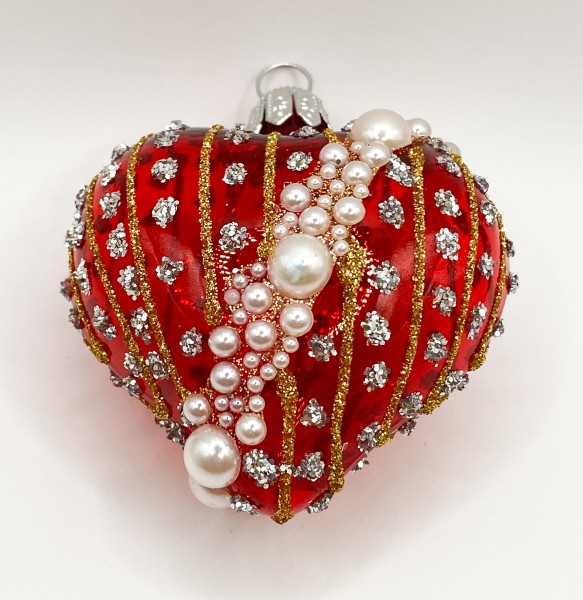 Rot transparentes Herz mit weissem Perlen-Dekor