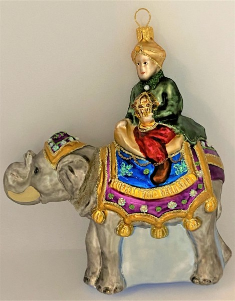 Heiliger König Caspar kommt mit dem Elefanten