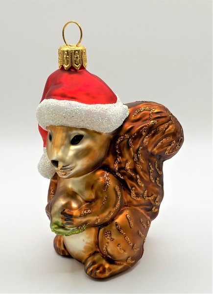 Süsses Eichhörnchen mit roter Mütze
