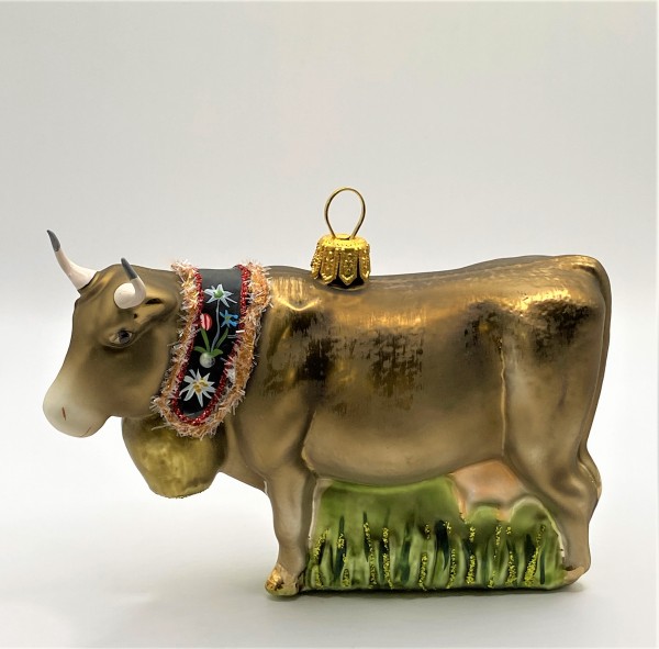 Braunvieh-Kuh, mit dekoriertem Glockenriemen