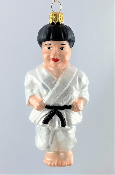 Karate-Kämpfer mit schwarzem Gürtel